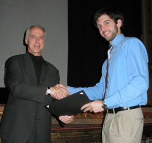 Scott Poole, AIA, presents the VSAIA Prize.